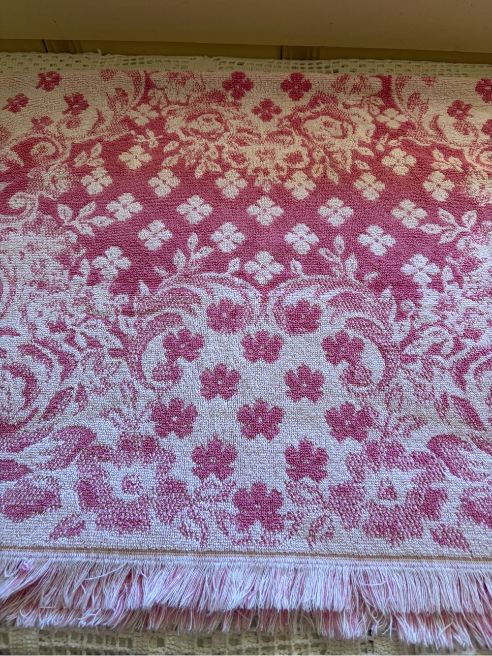 Vintage Fieldcrest Pink and White Jacquard Bath Towel and Washcloth Set - Picture 7 of 9